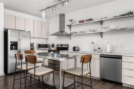 Cozysuites 2bd Bottleworks #2 * Indianapolis